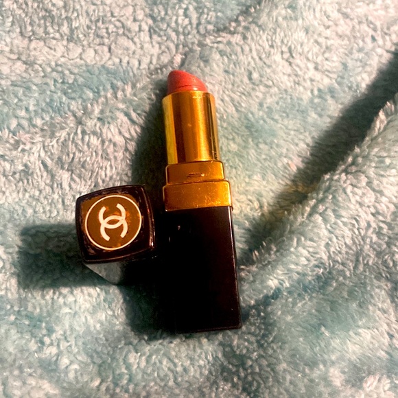Chanel lipstick - Picture 1 of 3
